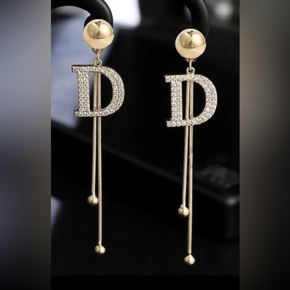 Luxury Long Letter D Tassel Earrings - Picture 3 of 3